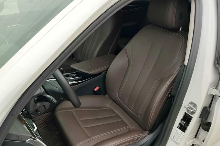 Used BMW 5 Series 2019 Facelifted 525Li Luxury Package Left Front Seat
