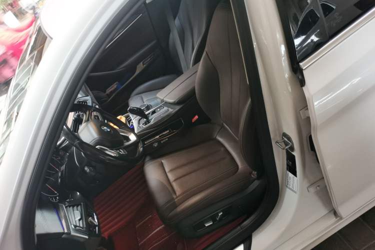 Used BMW 5 Series 2019 525Li Luxury Package Left Front Seat