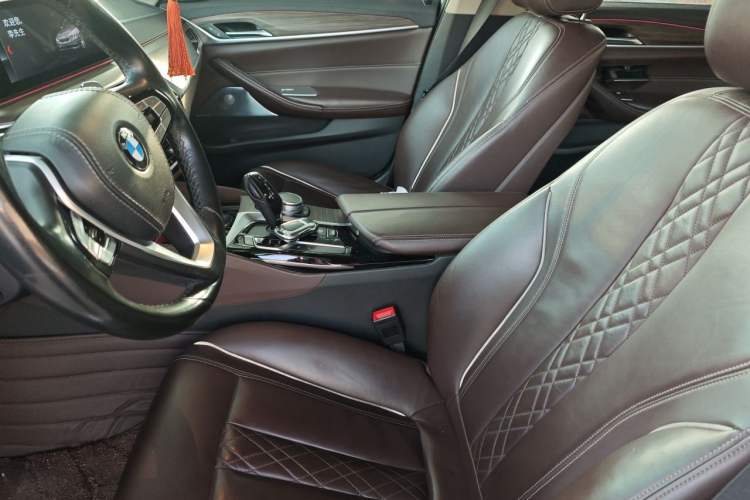 Used BMW 5 Series 2019 Facelifted 530Li Leading Edition M Sport Package Left Front Seat