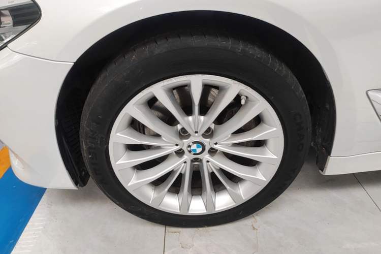 Used BMW 5 Series 2019 Facelifted 525Li Luxury Package Left Front Wheel Hub