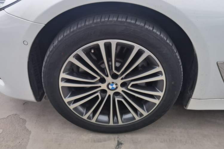 Used BMW 5 Series 2019 530Li Luxury Edition Premium Package Left Front Wheel Hub