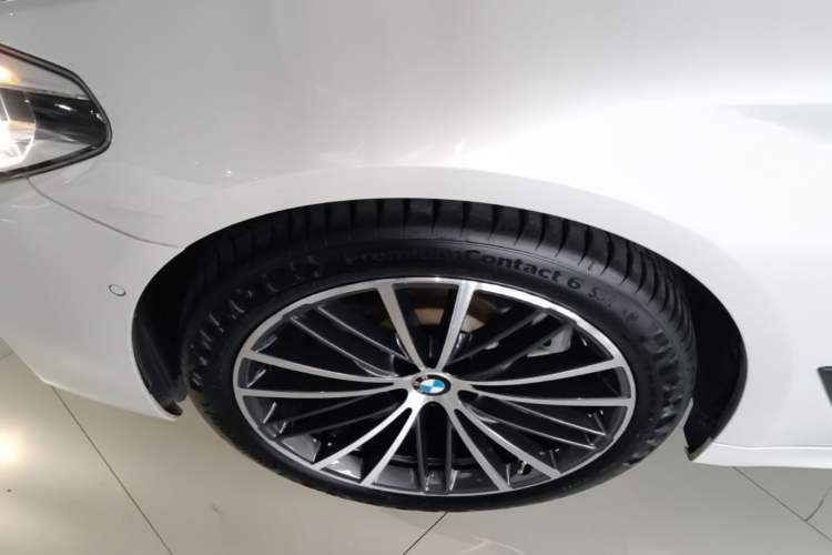 Used BMW 5 Series 2019 Restyled 530Li Luxury Edition M Sport Package Left Front Wheel Hub
