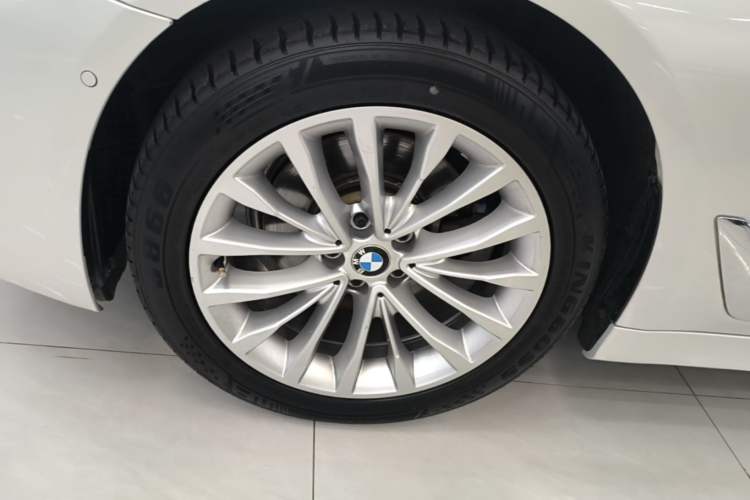 Used BMW 5 Series 2019 525Li Luxury Package Left Front Wheel Hub