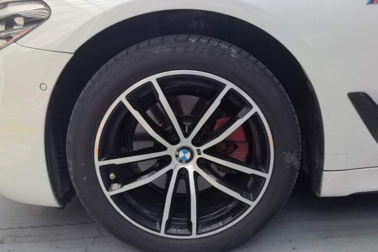 Used BMW 5 Series 2019 525Li M Sport Package Left Front Wheel Hub