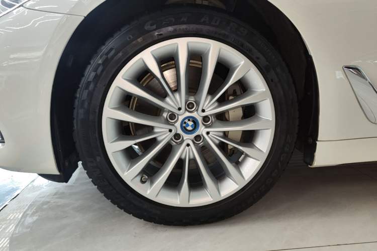 Used BMW 5 Series 2019 Facelifted 530Li Leading Edition Luxury Package Left Front Wheel Hub