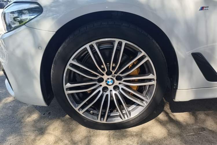 Used BMW 5 Series 2019 Restyled 525Li M Sport Package Left Front Wheel Hub