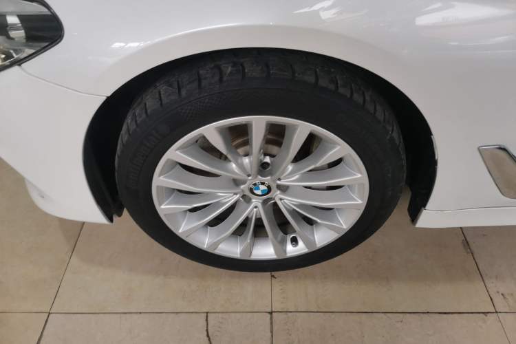 Used BMW 5 Series 2019 530Li Leading Model Luxury Package Left Front Wheel Hub