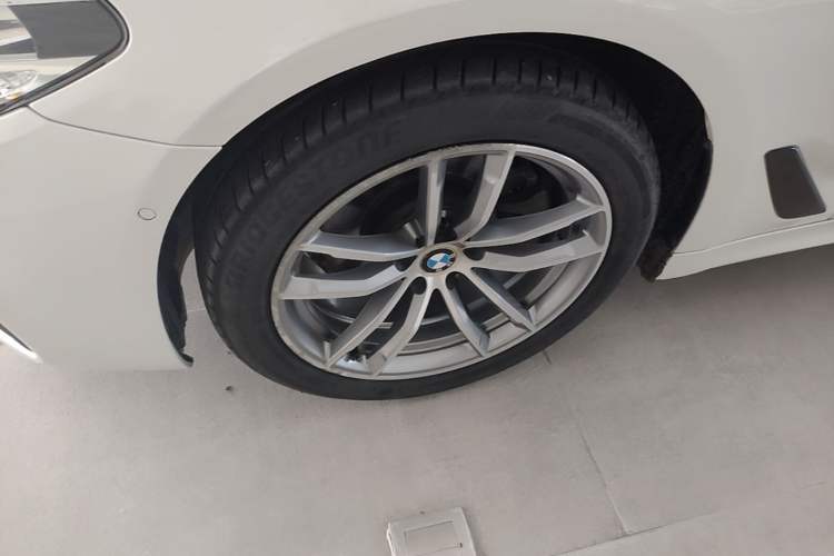 Used BMW 5 Series 2019 525Li M Sport Package Left Front Wheel Hub