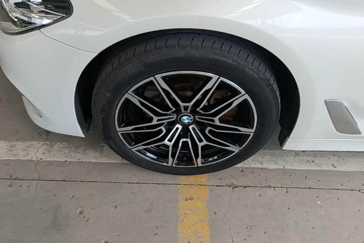 Used BMW 5 Series 2019 525Li Luxury Package Left Front Wheel Hub