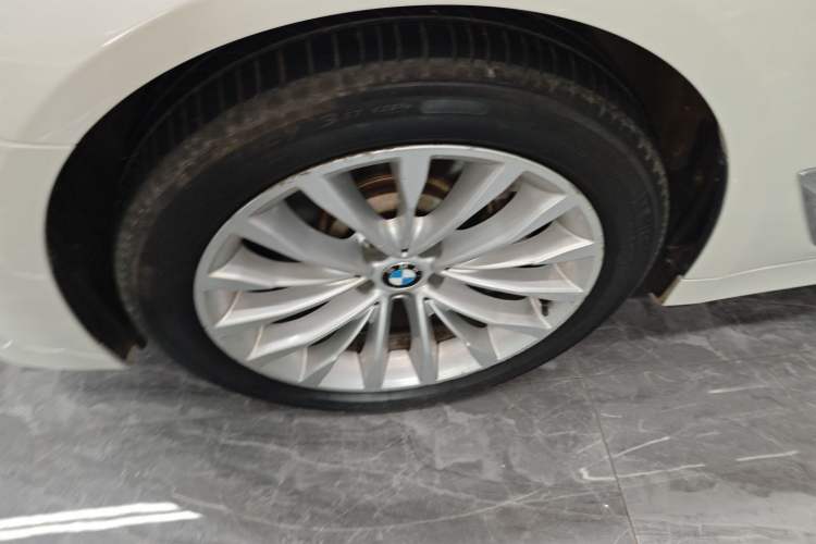 Used BMW 5 Series 2019 530Li xDrive Luxury Package Left Front Wheel Hub