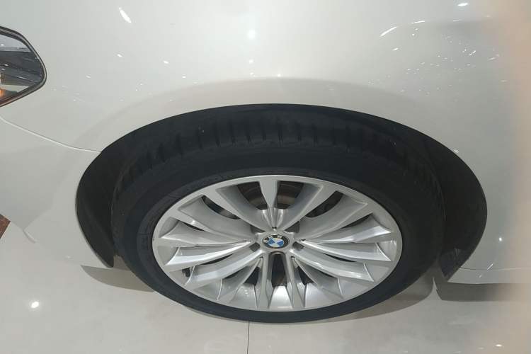 Used BMW 5 Series 2019 525Li Luxury Package Left Front Wheel Hub