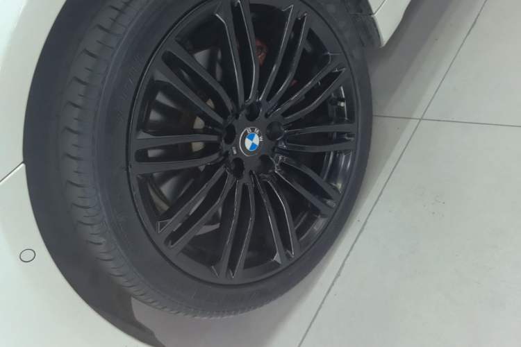 Used BMW 5 Series 2019 530Li Leading Model M Sport Package Left Front Wheel Hub