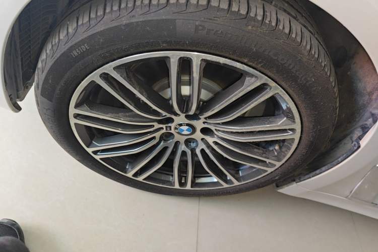 Used BMW 5 Series 2019 530Li Leading Model M Sport Package Left Front Wheel Hub