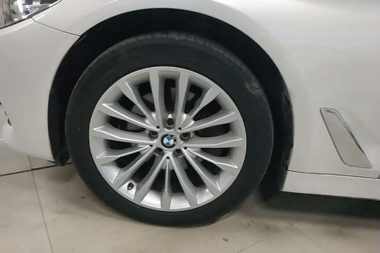 Used BMW 5 Series 2019 525Li Luxury Package Left Front Wheel Hub