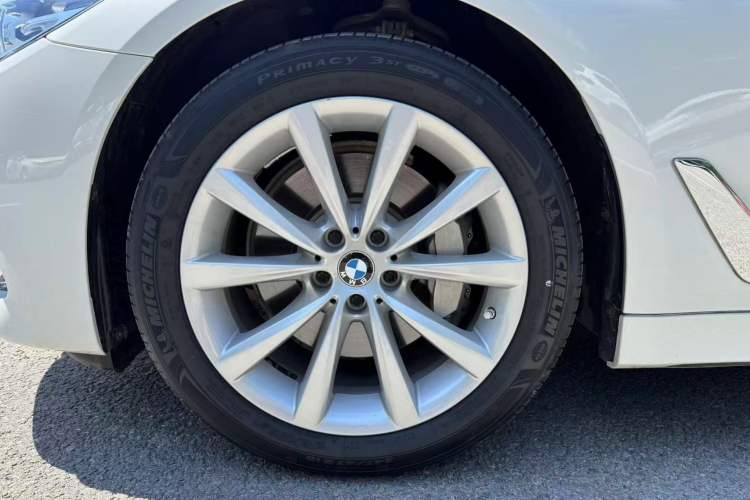 Used BMW 5 Series 2019 Updated 530Li xDrive Luxury Package Left Front Wheel Hub