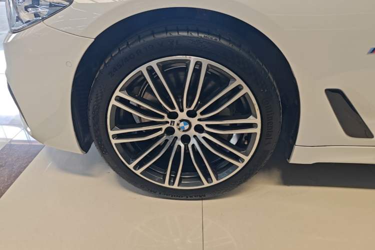 Used BMW 5 Series 2019 530Li Leading Model M Sport Package Left Front Wheel Hub