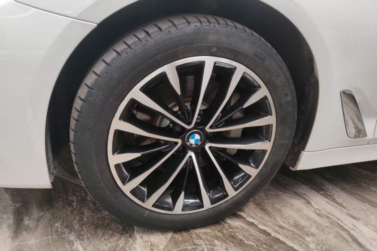 Used BMW 5 Series 2019 Facelifted 530Li Leading Edition Luxury Package Left Front Wheel Hub