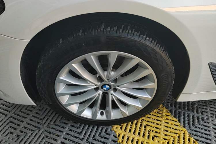 Used BMW 5 Series 2019 525Li Luxury Package Left Front Wheel Hub