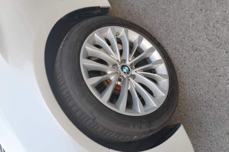 Used BMW 5 Series 2019 Facelifted 530Li Leading Edition Luxury Package Left Front Wheel Hub