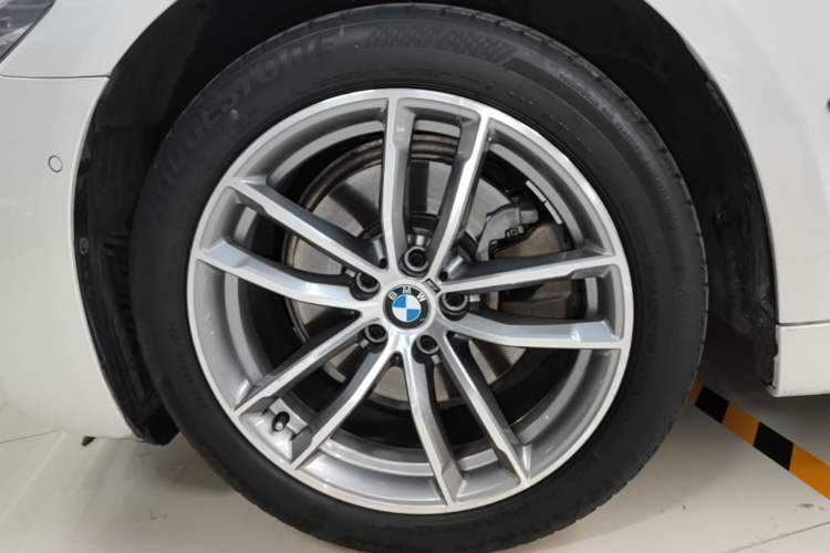 Used BMW 5 Series 2019 525Li M Sport Package Left Front Wheel Hub