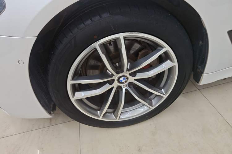 Used BMW 5 Series 2019 525Li M Sport Package Left Front Wheel Hub