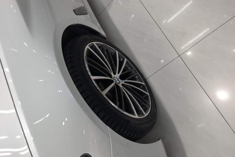 Used BMW 5 Series 2019 Facelifted 530Li Leading Edition M Sport Package Left Front Wheel Hub
