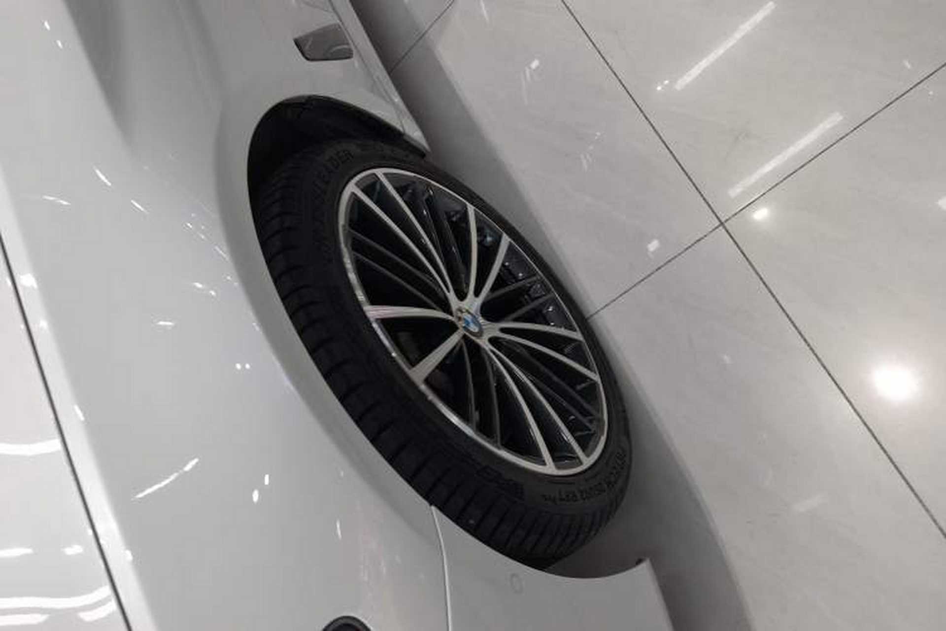Used BMW 5 Series 2019 Facelifted 530Li Leading Edition M Sport Package Left Front Wheel Hub