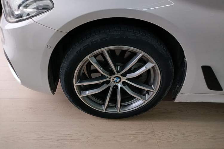 Used BMW 5 Series 2019 525Li M Sport Package Left Front Wheel Hub