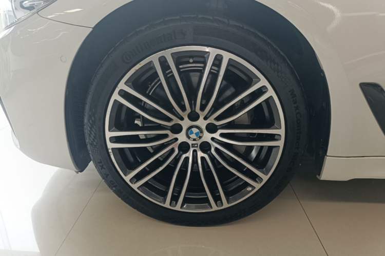 Used BMW 5 Series 2019 530Li Leading Model M Sport Package Left Front Wheel Hub