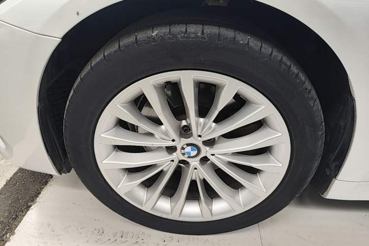 Used BMW 5 Series 2019 525Li Luxury Package Left Front Wheel Hub
