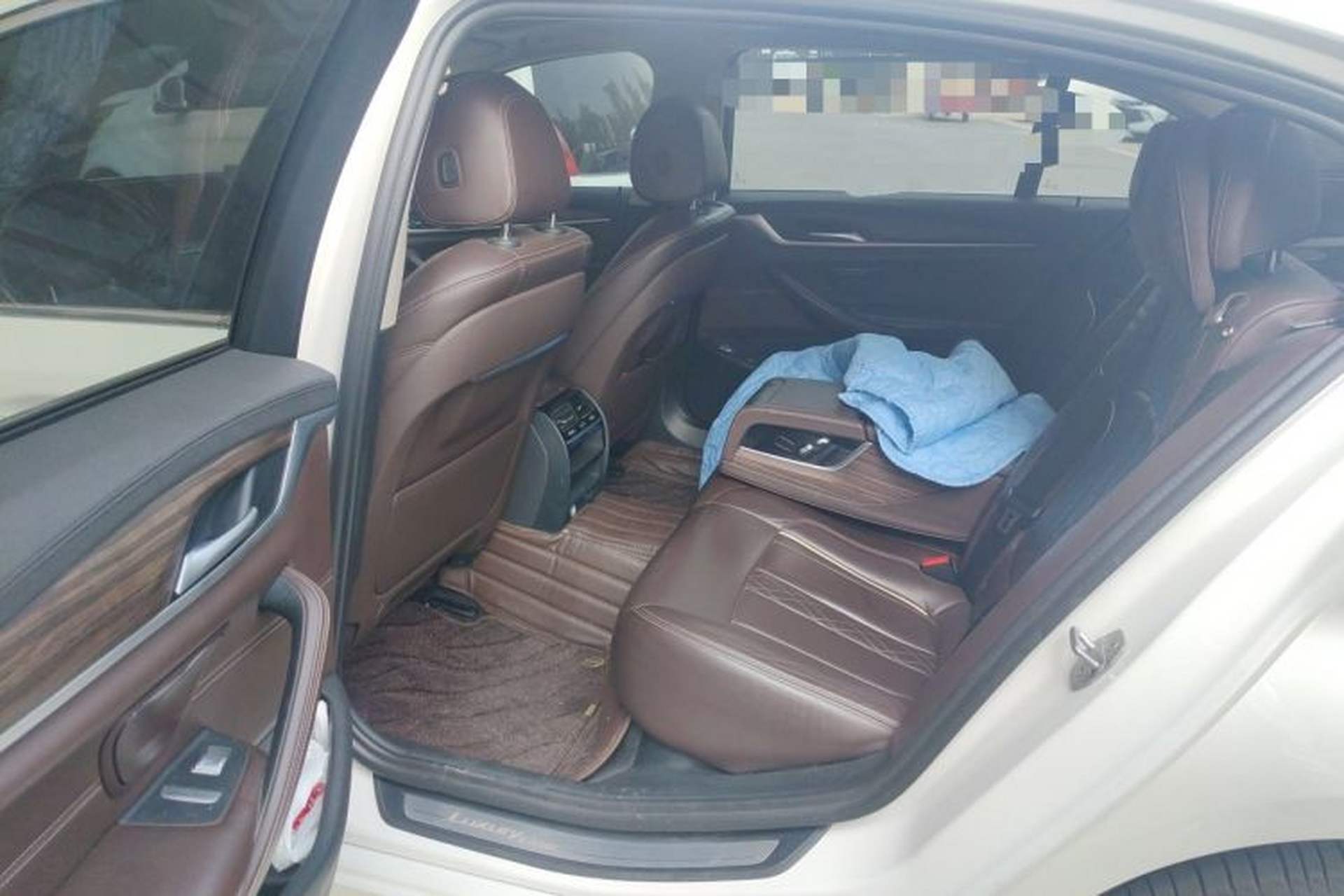 Used BMW 5 Series 2019 Facelifted 530Li Leading Edition Luxury Package Left Rear Seat