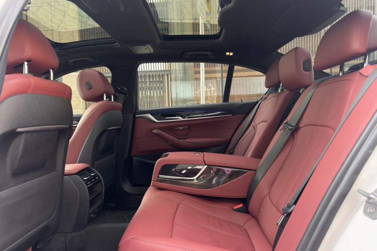 Used BMW 5 Series 2019 Facelifted 530Li Leading Edition M Sport Package Left Rear Seat