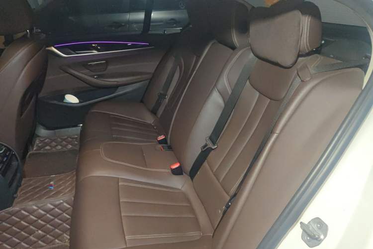 Used BMW 5 Series 2019 525Li Luxury Package Left Rear Seat