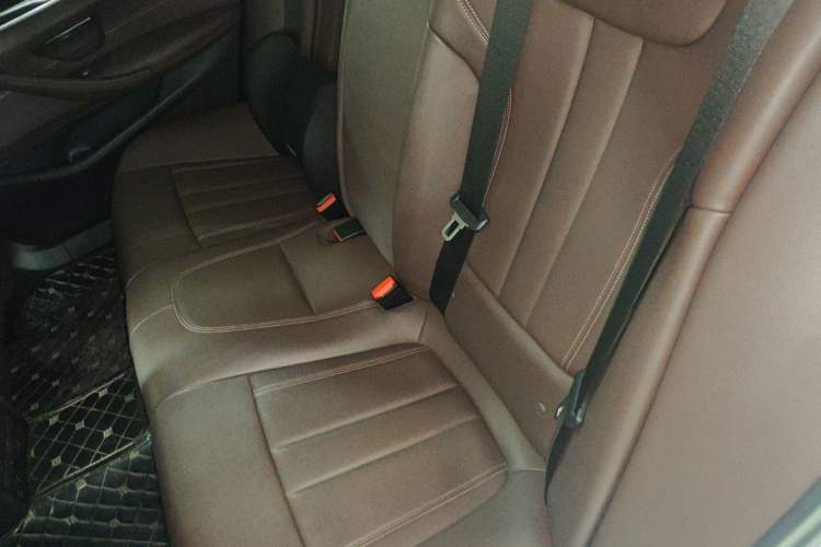 Used BMW 5 Series 2019 Facelifted 525Li Luxury Package Left Rear Seat