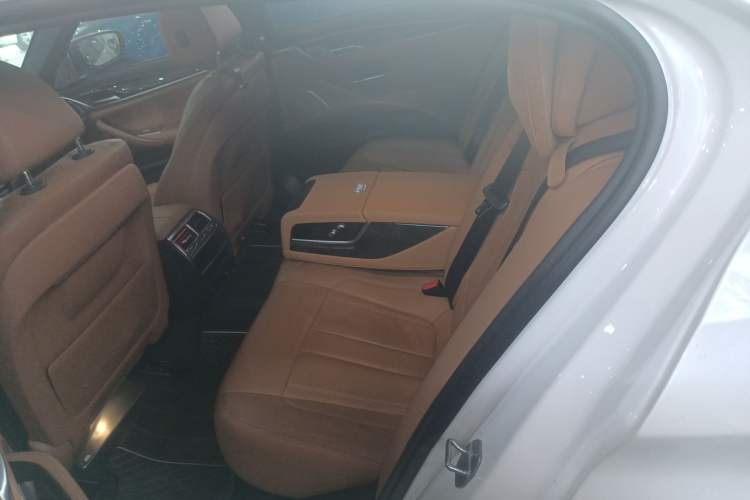 Used BMW 5 Series 2019 530Li Leading Model M Sport Package Left Rear Seat