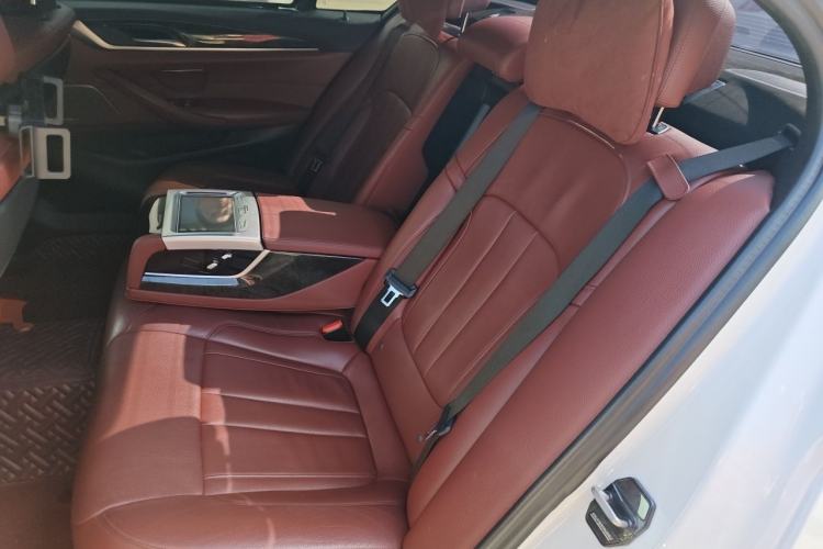 Used BMW 5 Series 2019 Restyled 530Li Luxury Edition M Sport Package Left Rear Seat