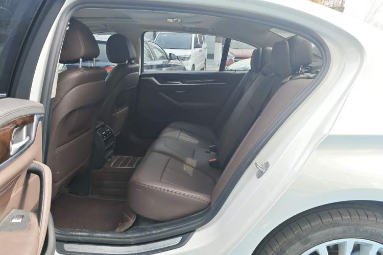 Used BMW 5 Series 2019 525Li Luxury Package Left Rear Seat