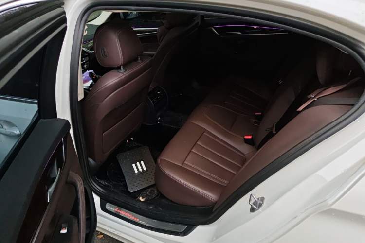 Used BMW 5 Series 2019 525Li Luxury Package Left Rear Seat