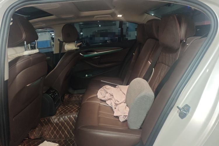 Used BMW 5 Series 2019 530Li Leading Model Luxury Package Left Rear Seat