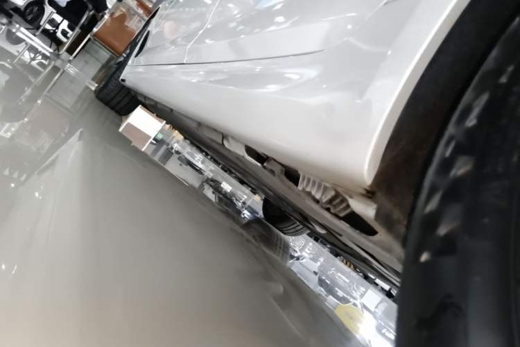 Used BMW 5 Series 2019 Restyled 530Li Luxury Edition M Sport Package Left Side Sill