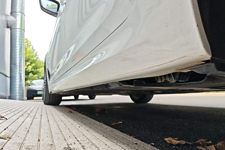 Used BMW 5 Series 2019 530Li Leading Model M Sport Package Left Side Sill
