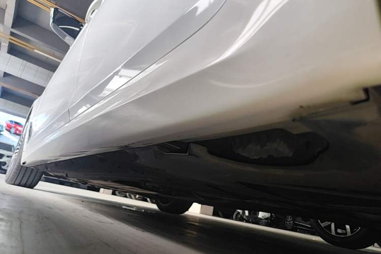 Used BMW 5 Series 2019 530Li xDrive M Sport Package Left Side Sill