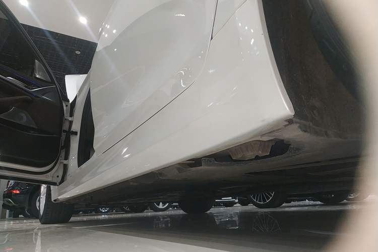 Used BMW 5 Series 2019 525Li Luxury Package Left Side Sill