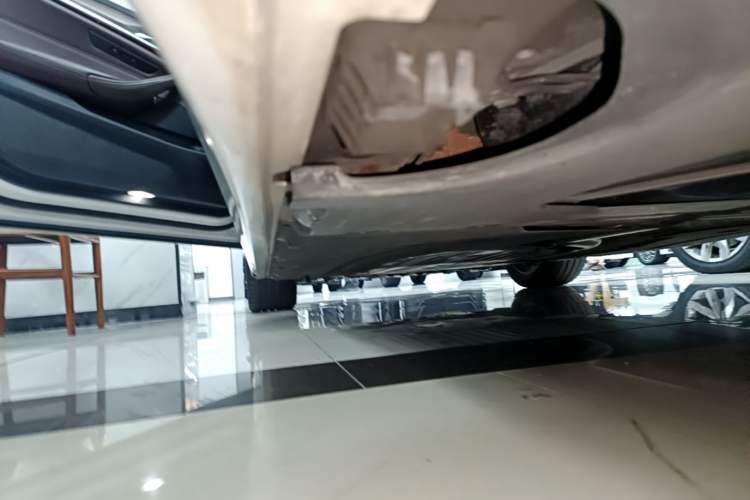 Used BMW 5 Series 2019 530Li Leading Model Luxury Package Left Side Sill