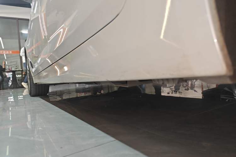 Used BMW 5 Series 2019 525Li Luxury Package Left Side Sill
