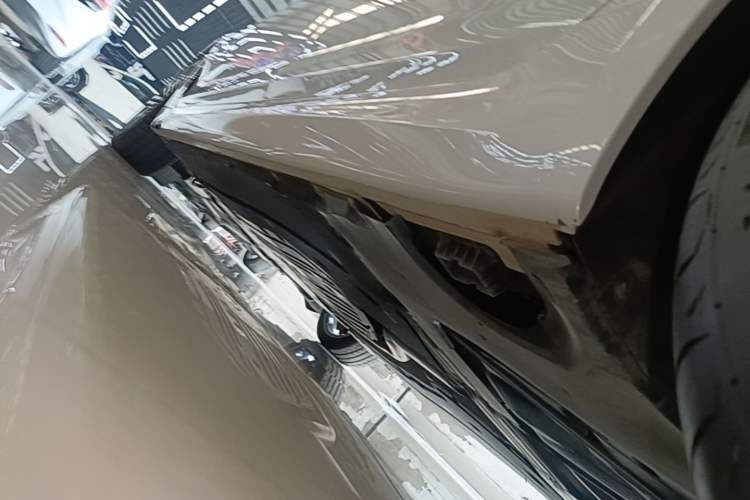 Used BMW 5 Series 2019 530Li Leading Model M Sport Package Left Side Sill