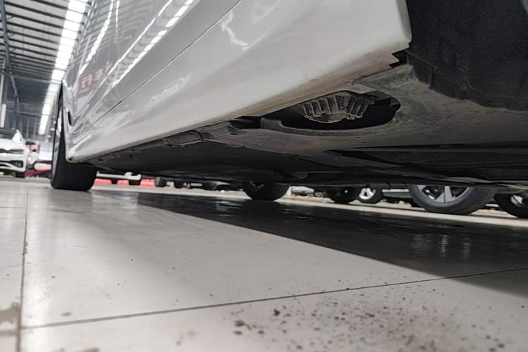 Used BMW 5 Series 2019 525Li Luxury Package Left Side Sill