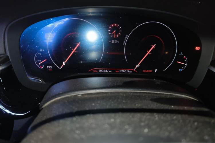 Used BMW 5 Series 2019 530Li Luxury Edition M Sport Package Odometer Close Up