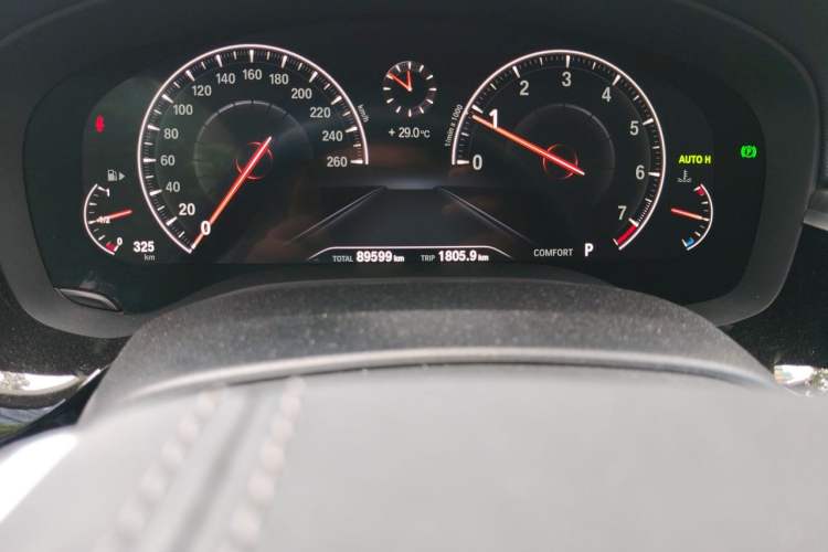 Used BMW 5 Series 2019 530Li Leading Model Luxury Package Odometer Close Up