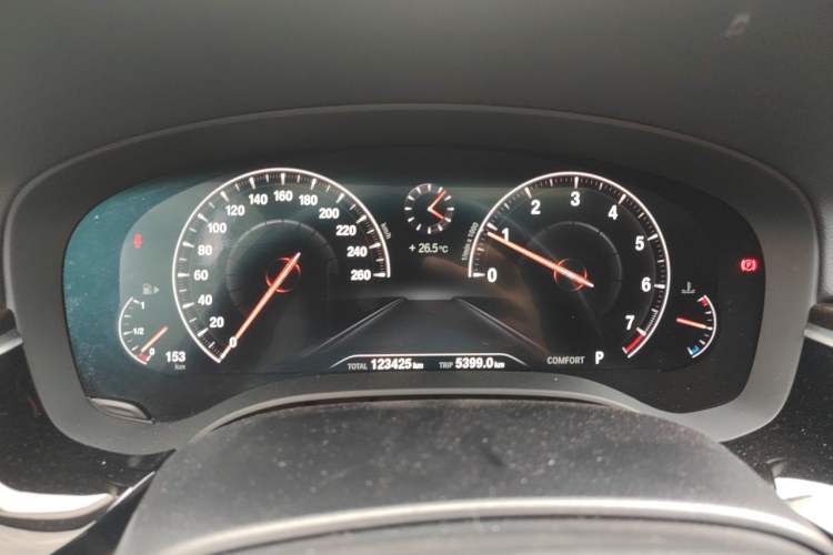 Used BMW 5 Series 2019 Facelifted 525Li Luxury Package Odometer Close Up